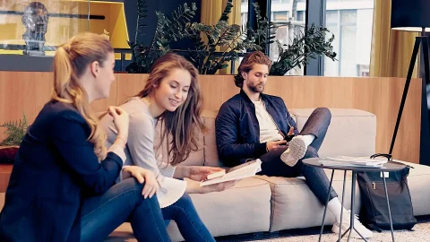 smartments-business-gaeste-in-lobby-muenchen-parkstadt-schwabing